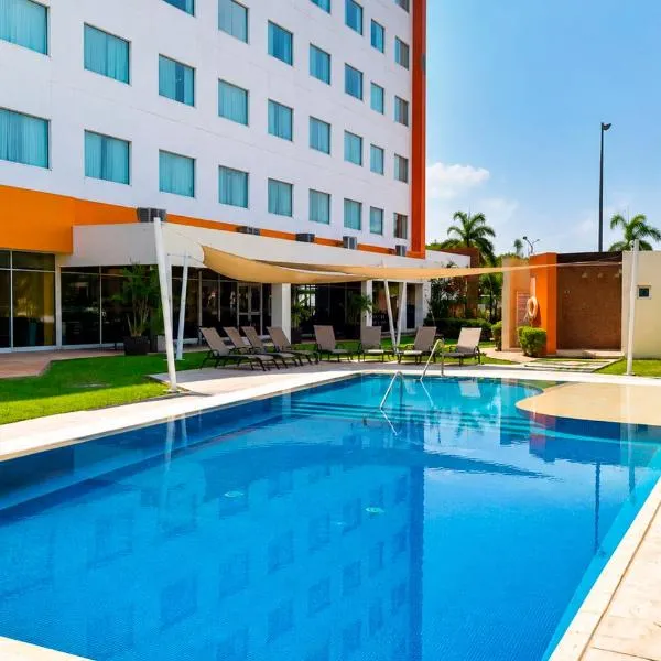 Hampton Inn & Suites by Hilton Paraiso, khách sạn ở Paraíso