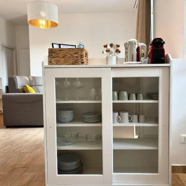 BorgoLuce Spacious Apt - 2 Baths & FREE Parking, hotel in Bergamo