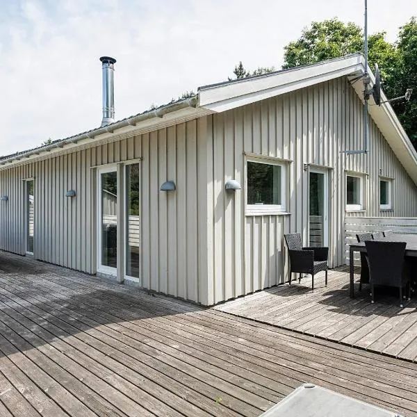 12 person holiday home in Rødby-By Traum, hotel in Rødby