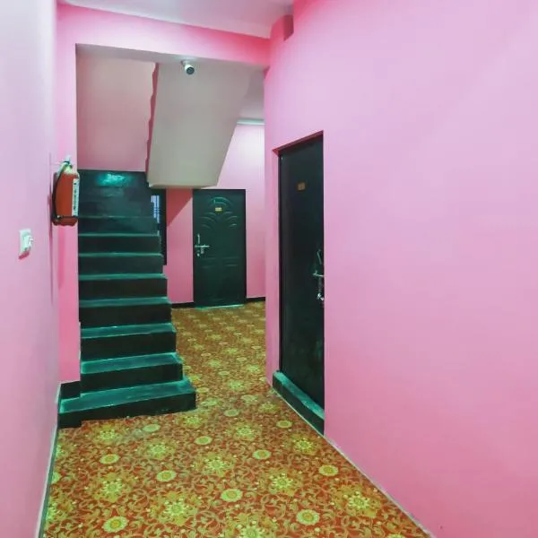 Hotel O Rajdhani Hotel, hotel em Kākori