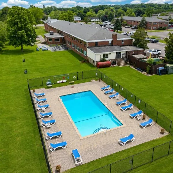 Lakeside Inn, hotel in Wakefield