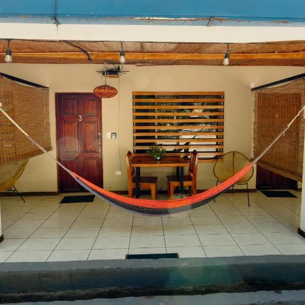 Santa Toro, private rooms close to the beach, hotel in Santa Teresa Beach
