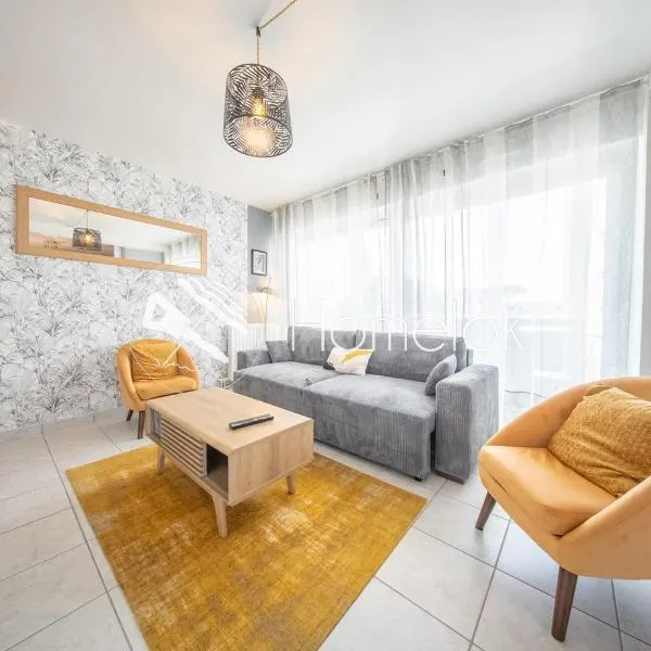 T2 Hyper Cocon Terrasses - Parking: Larmor-Plage şehrinde bir otel