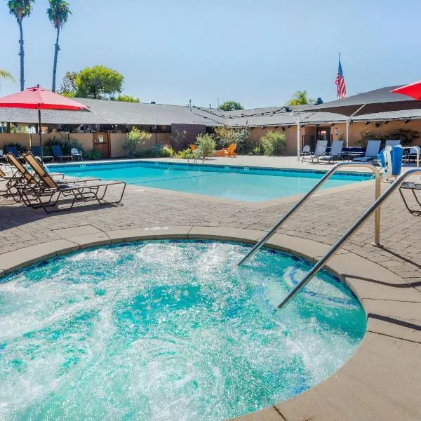Carlton Oaks Lodge, an Ascend Collection Hotel、サンティーのホテル