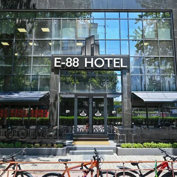 E-88 Hotel, hotel Tirane városában