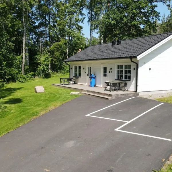 Villa sjöviken 24 – hotel w mieście Kolmården