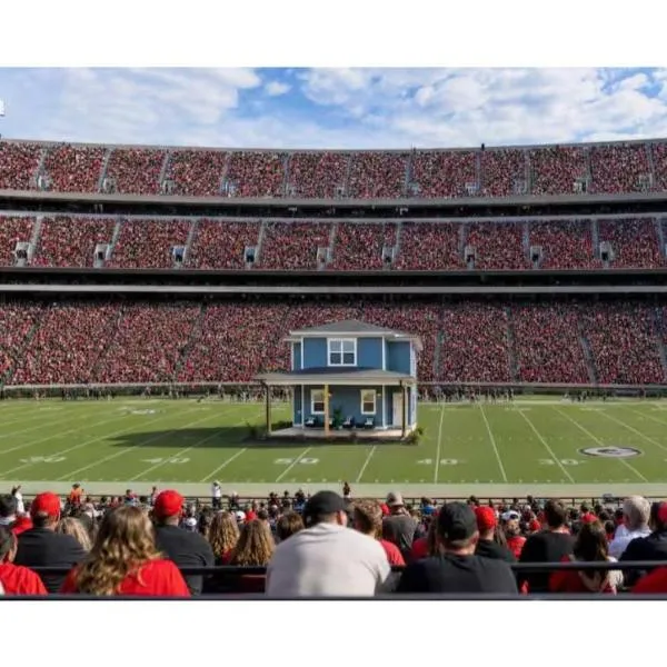 13 mins to Downtown & Stadium - Game Room - Game Day, hotel em Athens