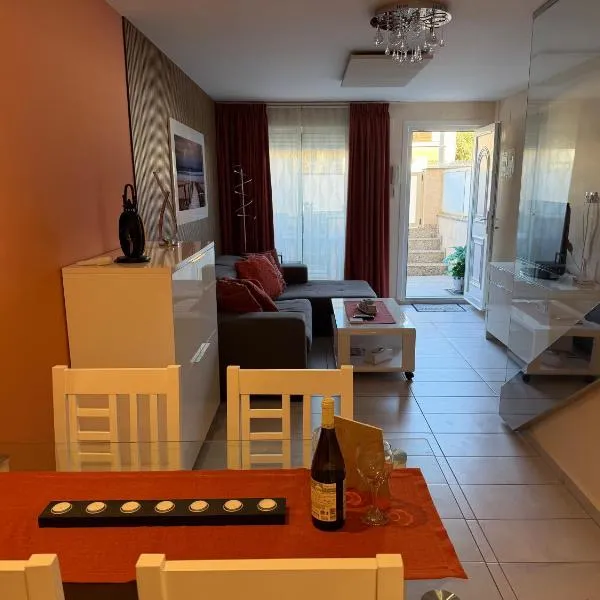 Town house La Mata, hotel in La Mata