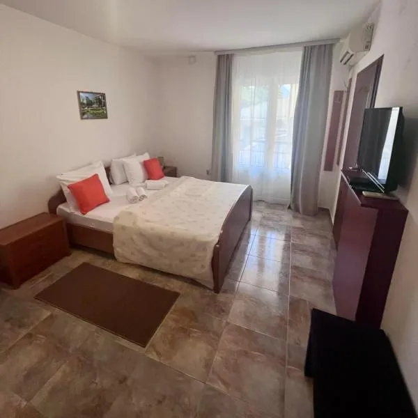 Hotel Max: Baošići şehrinde bir otel