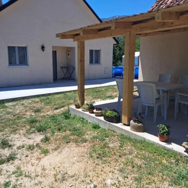Nuko's family, hotel Nikšićben