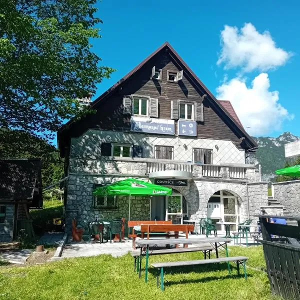 Planinski dom Hermanov Hram, hotel in Log pod Mangartom