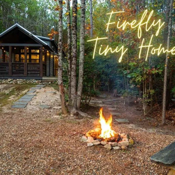 Firefly at Mentone with Hot Tub & Internet, отель в городе Menlo