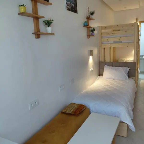 Studio cozy 04, hotel in Tanger