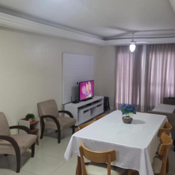 Meia Praia - apartamento com sacada ampla e churrasqueira, próximo a praia e a avenida principal.
