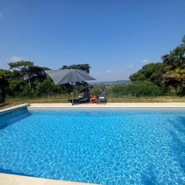 Chambre d'étape et Gîte de séjour- DomaineSalamandre-fr - Piscine, Nature, GR65 et Télétravail, ξενοδοχείο σε Lauzerte