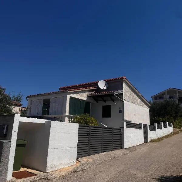 Holiday Home Mirta, hotel u Pakoštanima