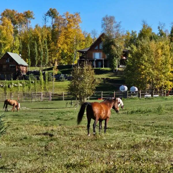 7 Tails Guest Ranch, hotel v destinaci Ferrier