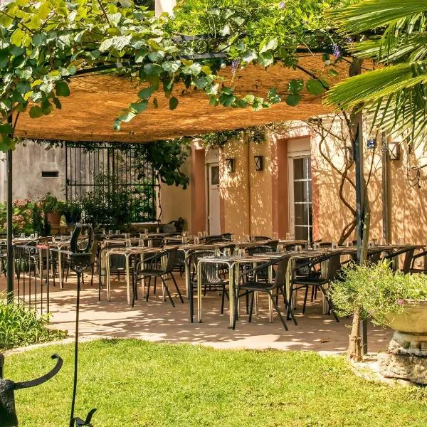 Hôtel Restaurant Les Touristes, hotel v destinácii Vals-les-Bains