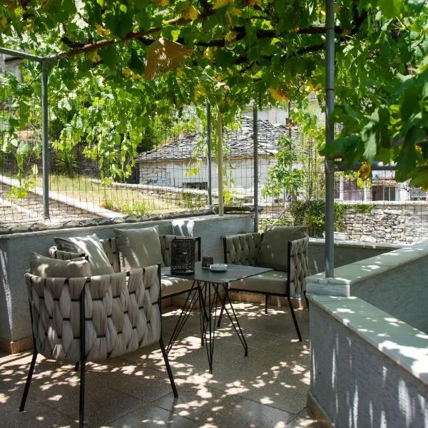 Old Bazaar Balcony Villa, hotel in Gjirokastër