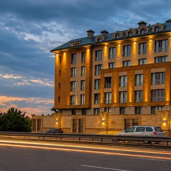 Cozy Airport Haven Late Check-in Ideal for Transit Guests Pick up service 6 USD, хотел в Баку