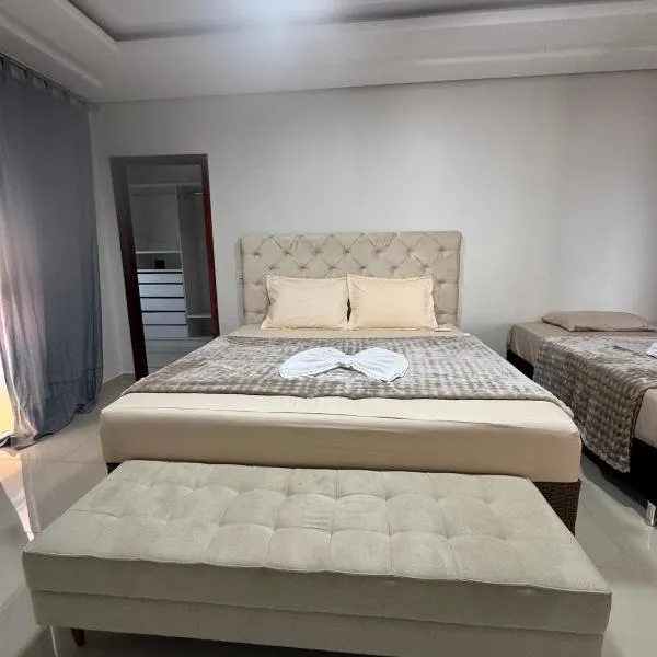 Sobrado com 3 quartos e piscina descanso e lazer, hotel en Vilhena