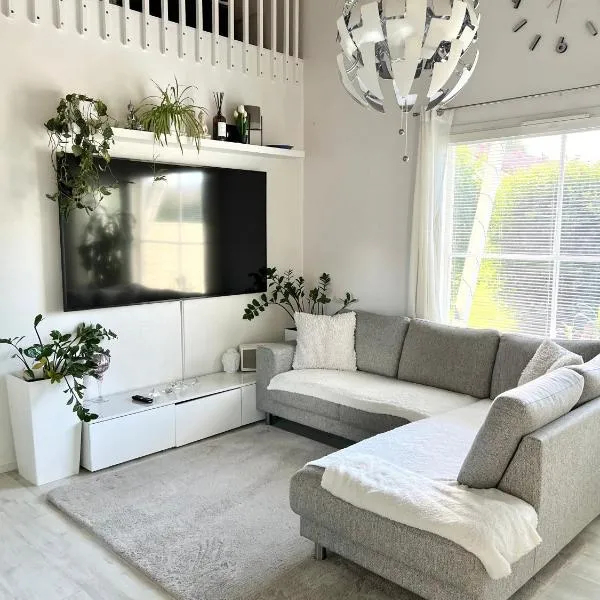 Hopea Villa, Vuokatin ytimessä sisältyy Sauna, ilmainen pysäköinti, Wi-Fi, 55smartTV, omapiha, sopii perheille, hotel Vuokattiban