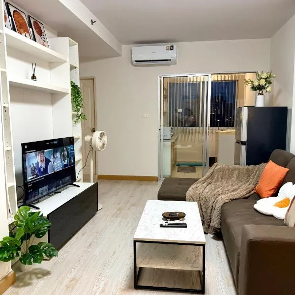 Breezy 1BR Near BTS Udomsuk, hotel a Amphoe Phra Khanong
