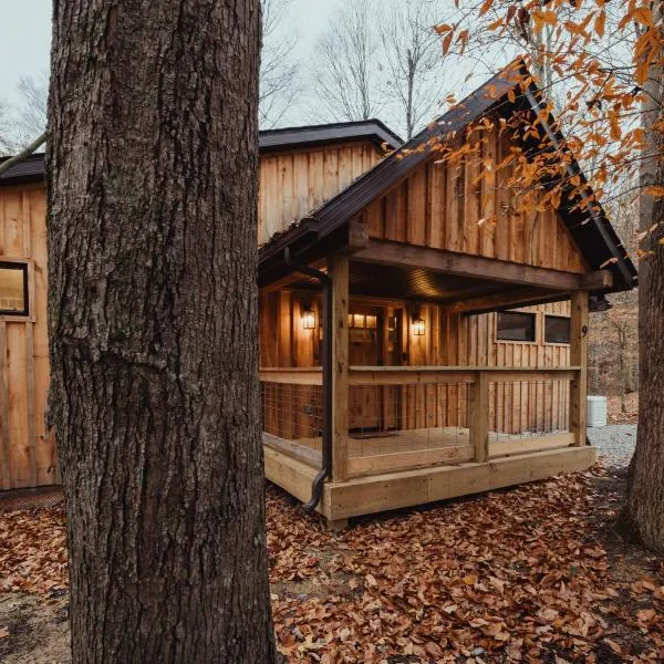 Pine Creek Cabins & Camping Resort, hotel em South Bloomingville