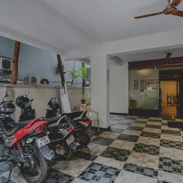 Super Hotel O Gokul Grand Near SR Nagar Police Station, hotel em Hyderabad