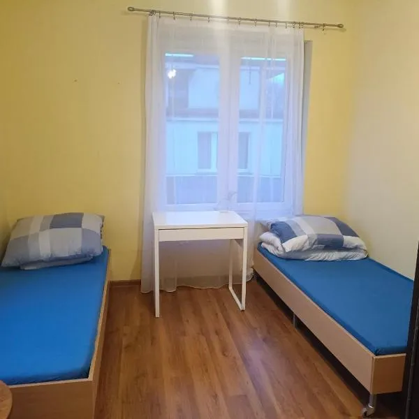 Hostel Tet6, מלון בגדינייה