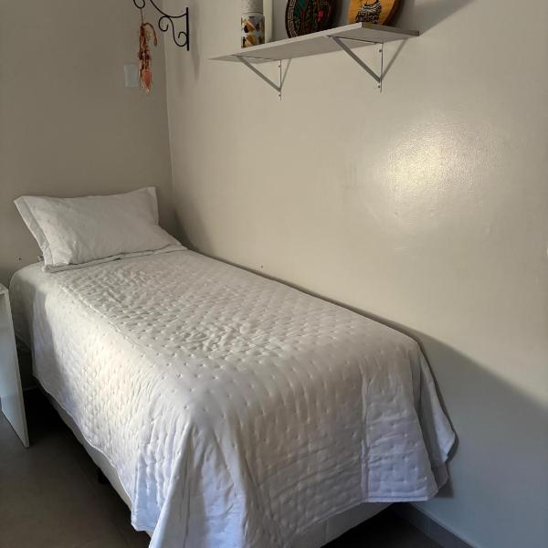 Quarto próximo ao CPA e mercados - Foto 5