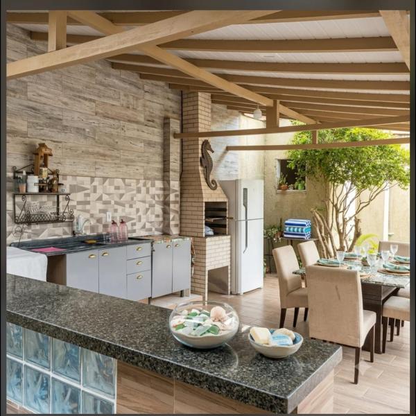 Casa com piscina e área gourmet próximo à praia com quarto suíte privativo - Foto 4