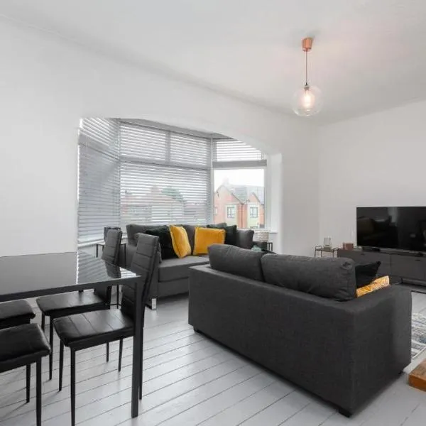 Stylish Hove Apartment with Free Parking, hotel em Lytham St Annes