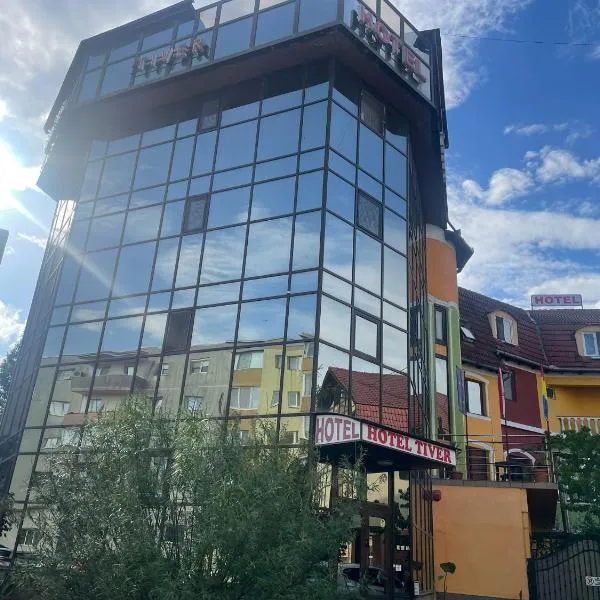 Hotel Tiver, hotell sihtkohas Câmpia Turzii