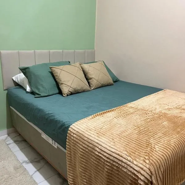 Pousada alfa 3 minutos da Praia Grande, hotel u gradu Arajal do Kabo