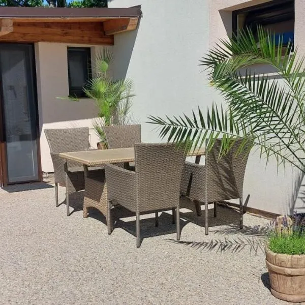 Apartmán U Lípy Janovičky, hotel di Heřmánkovice