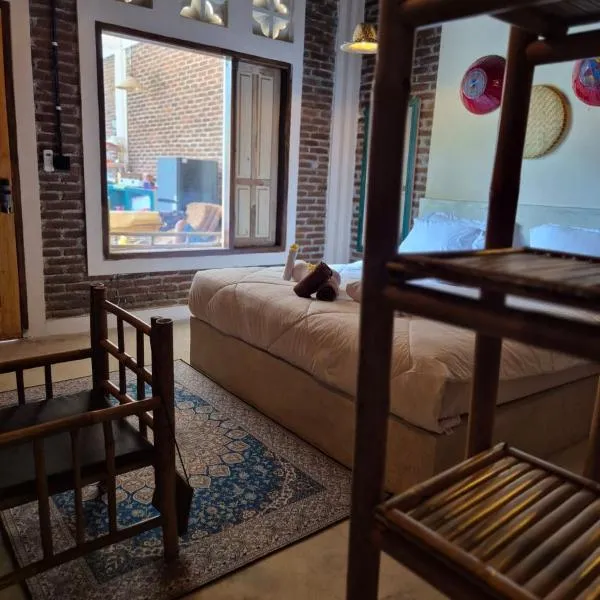 pesisircottage & stay, hotel in Selong Belanak