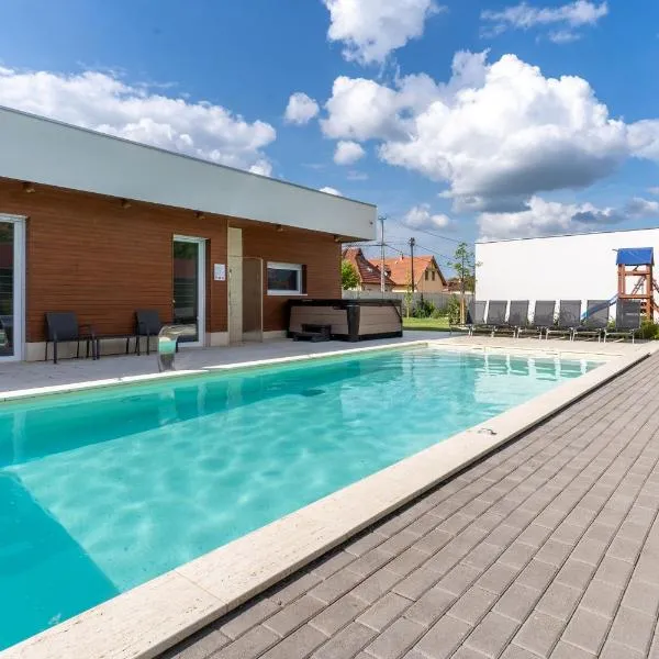 Aqua Rosa Tiszafüred 2, hotel di Tiszafüred