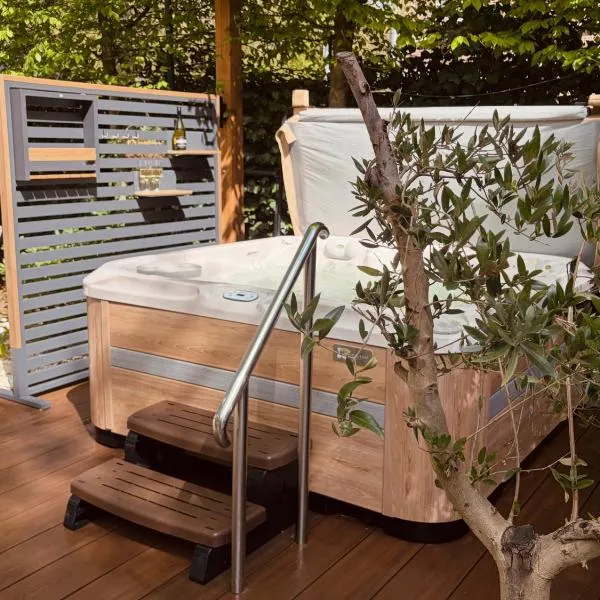 Berg en Bos Suite met luxe jacuzzi, מלון באפלדורן