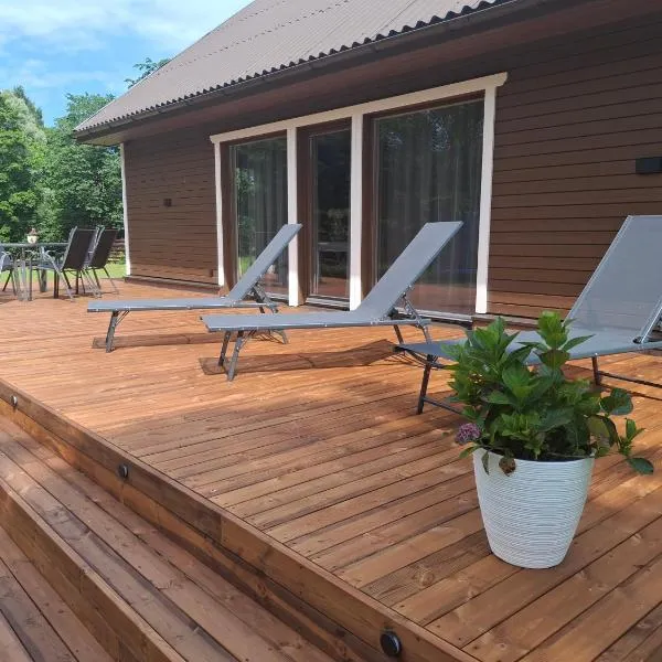 Puhkemaja Sauna ja Terrassiga、Savalaのホテル