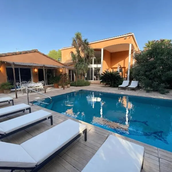 Villa Exotique, Luxueux, Piscine, Calme, Parking, hotel in Rognac