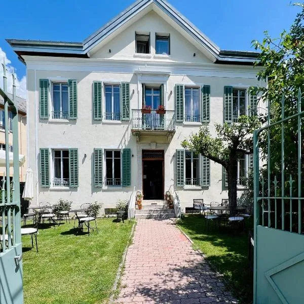 Villa Lorenzo Chambres & Restaurant Barcelonnette Hotel, хотел в Барселонет