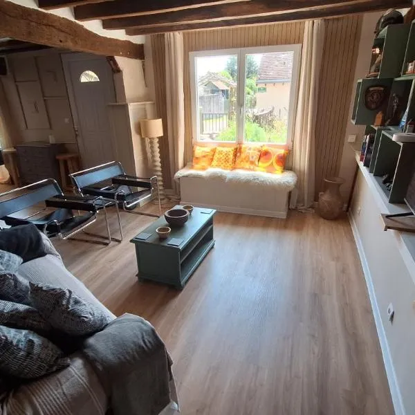 Charming French cottage with all amenities, готель у місті Le Plessis-Dorin