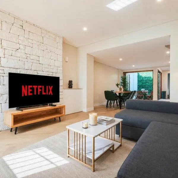 2 Bedroom Apartment Darlinghurst with Patio Access, ξενοδοχείο στο Σίδνεϊ