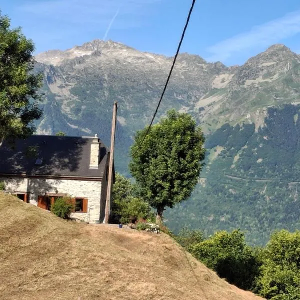 Grange lumineuse - Hautes Pyrénées, hotel en Betpouey