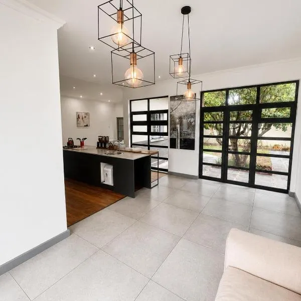 Salisbury House by 306 Accommodation, hotelli kohteessa Bellville