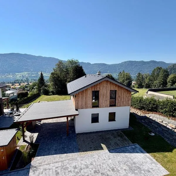 Landhaus Almrausch, hotelli kohteessa Bodensdorf