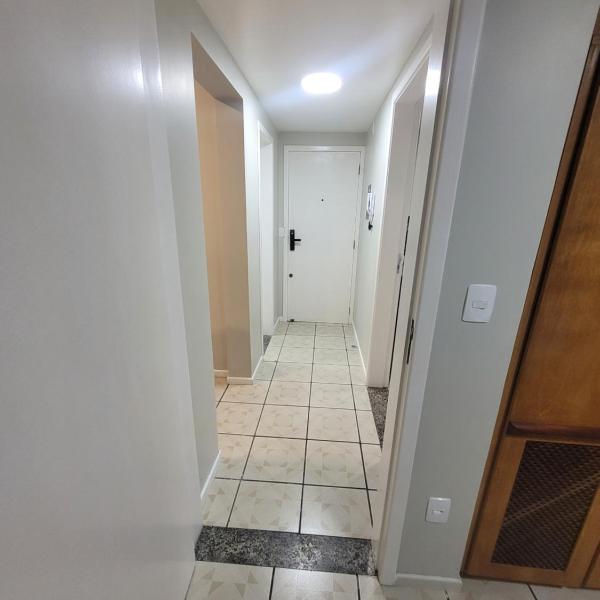 Refúgio perto da praia -250m, Aconchegante Apartamento no Coração de Canasvieiras - Foto 4