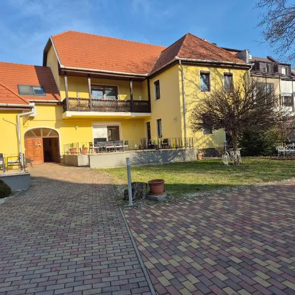Diófa Vendégház, Hotel in Eger