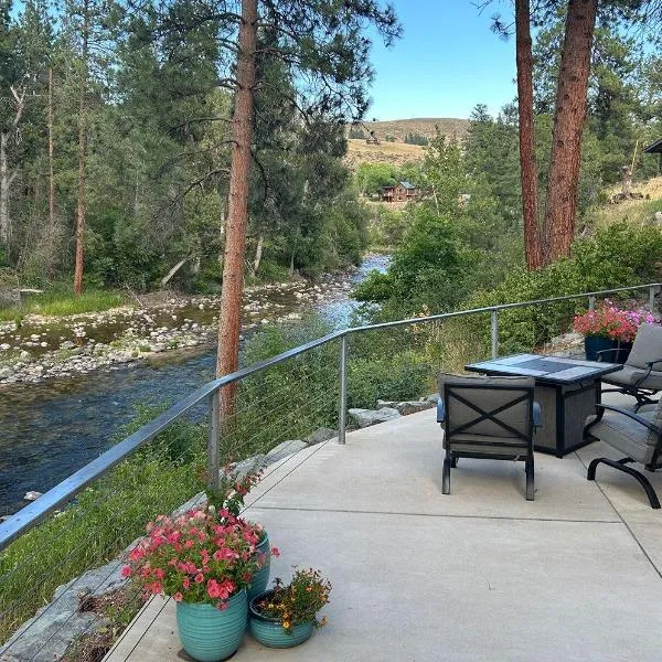 River Pines Inn، فندق في نتروب
